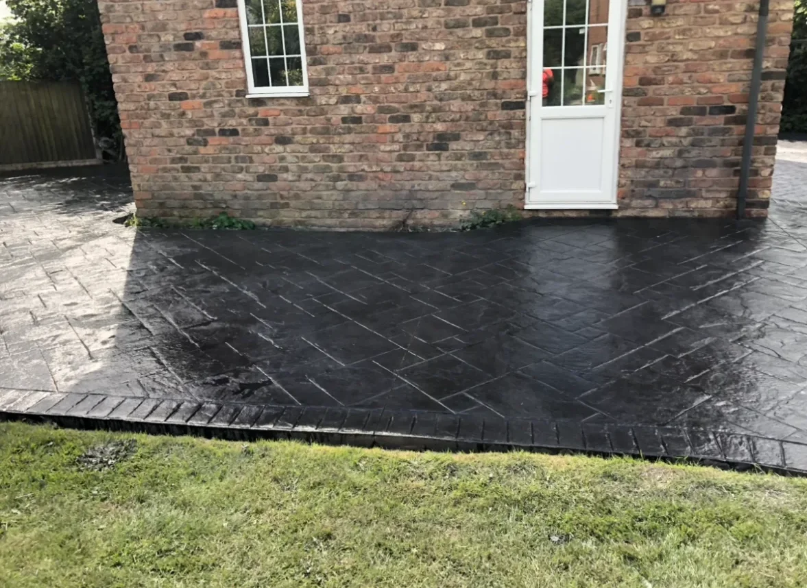 Finished patterned concrete driveway